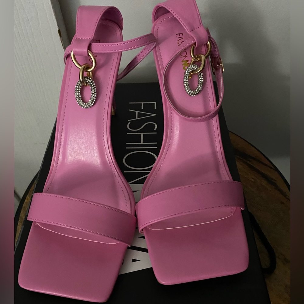 Size 10 never worn pink heels